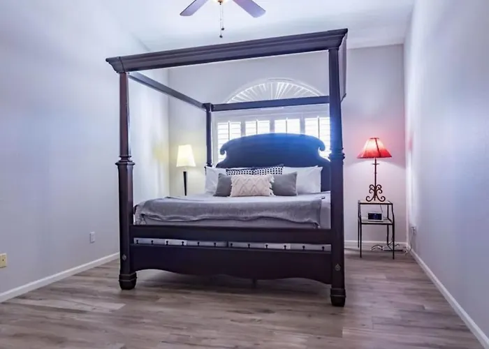 Holiday home Charming 2br In Prime Location *