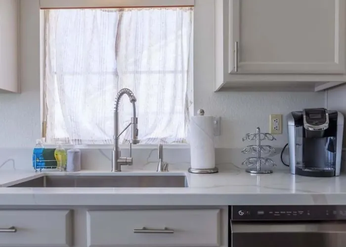Charming 2br In Prime Location